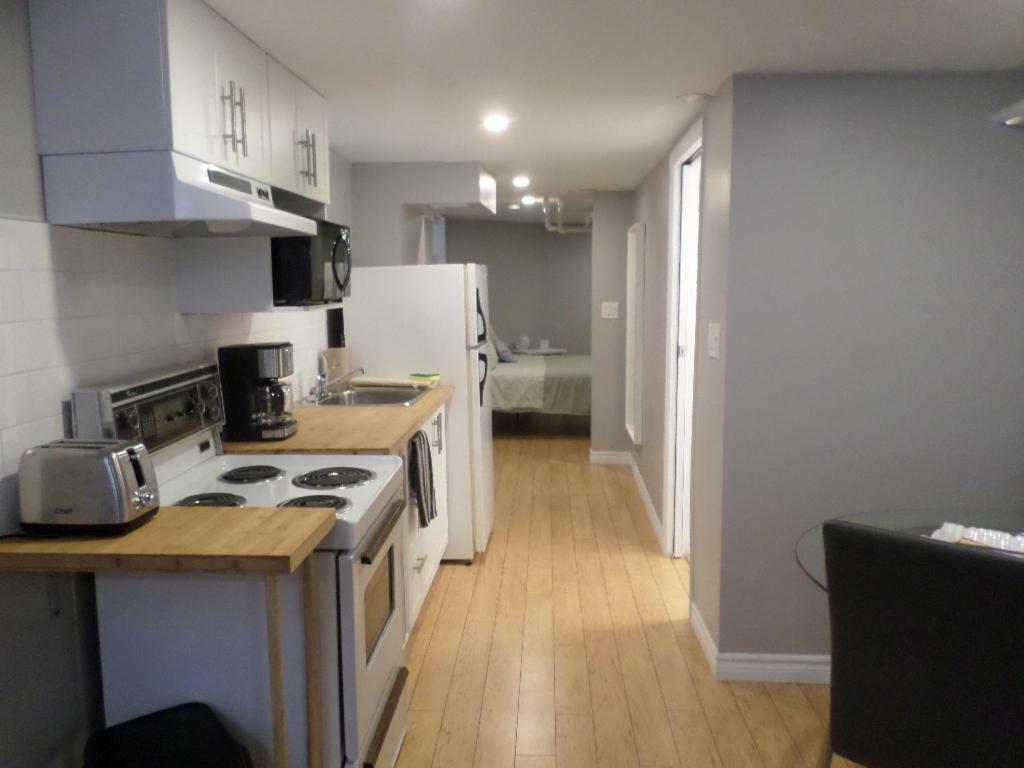 Fantastic And Modern Downtown 1-Bed Basement Apt., Parking Wi-Fi And Netflix Included Ottawa Buitenkant foto