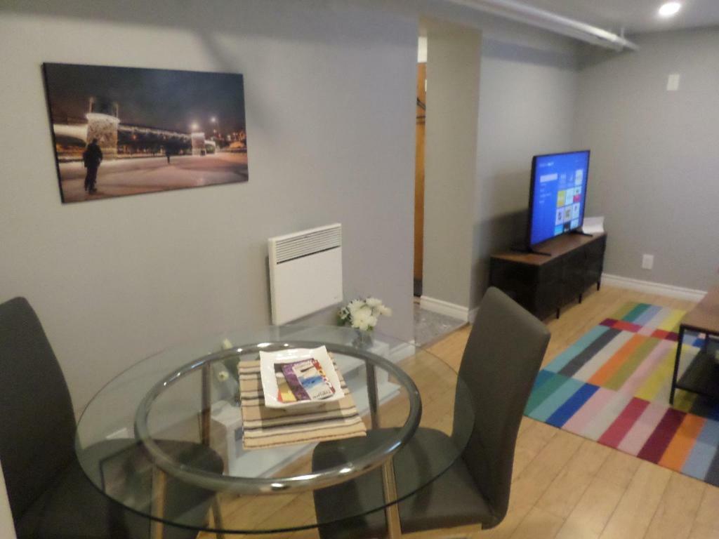 Fantastic And Modern Downtown 1-Bed Basement Apt., Parking Wi-Fi And Netflix Included Ottawa Buitenkant foto